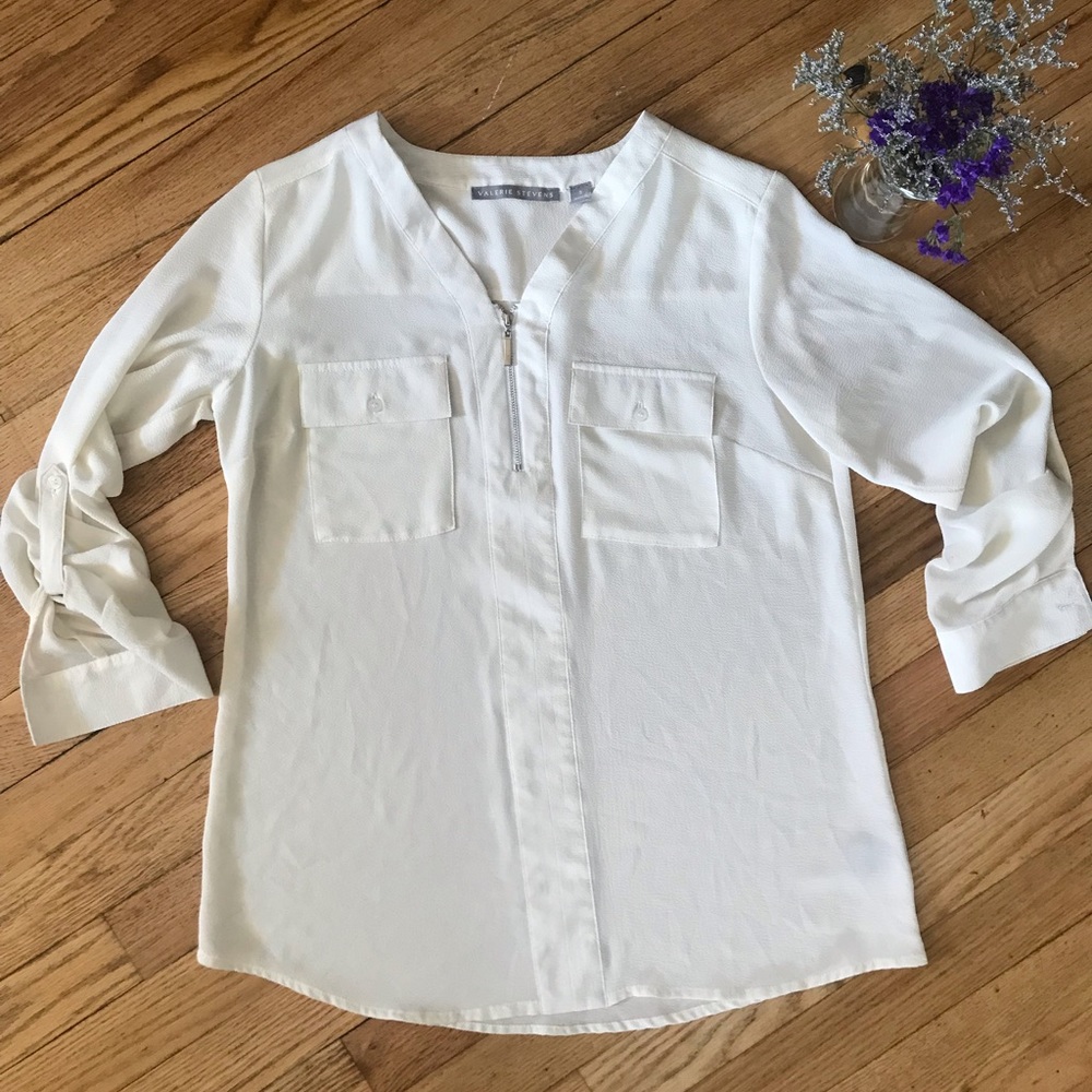 Valerie Stevens cream blouse 💐